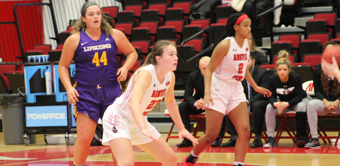 Maggie Knowles sets up to play defense in the Govs win over Lipscomb in Nov. 2018. BRIANNA ELLIOT | THE ALL STATE