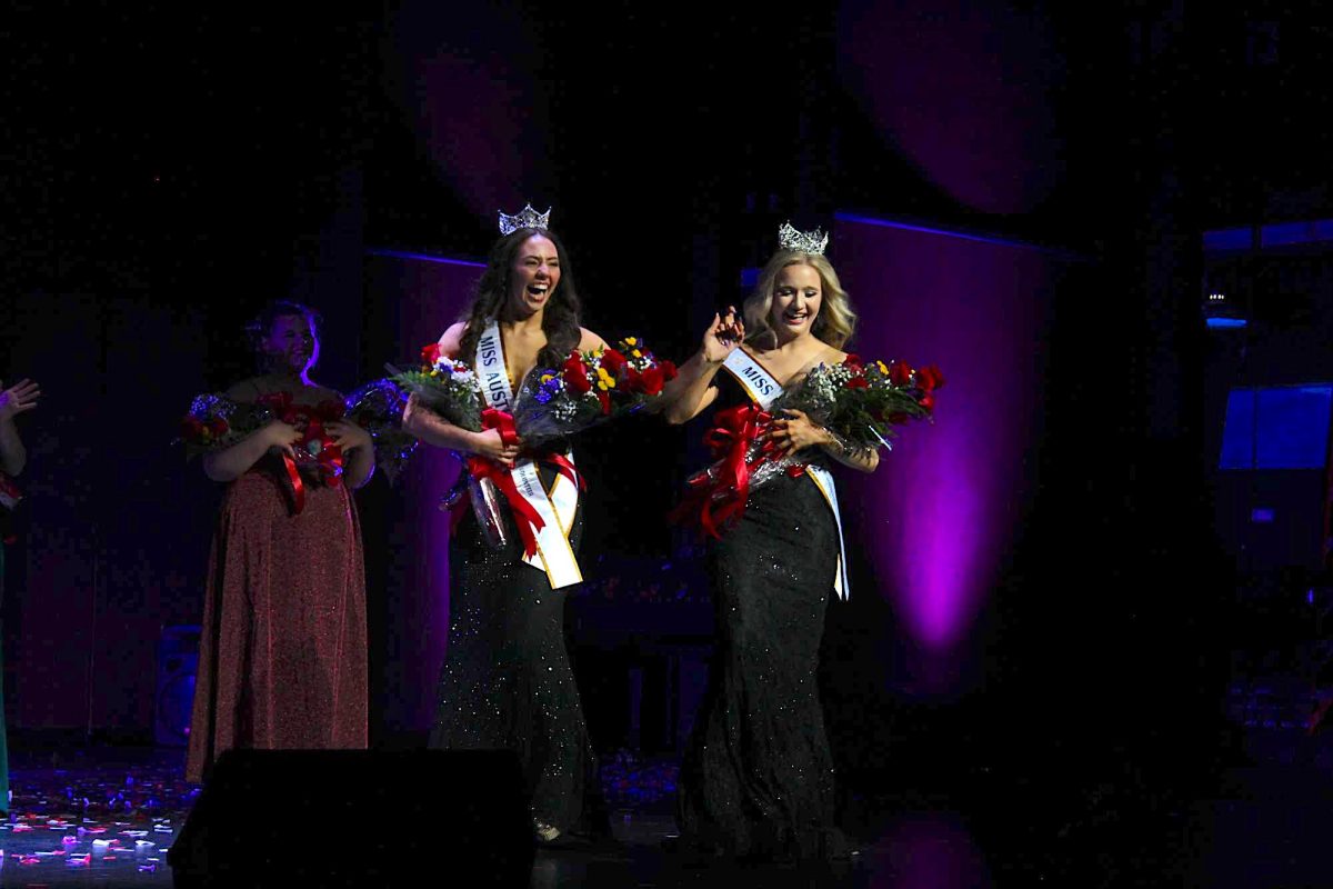 Miss Austin Peay Volunteer winner Faith Collins (left) and Miss Queen City Volunteer winner Sloan Wiggs (right) celebrated their crowning.