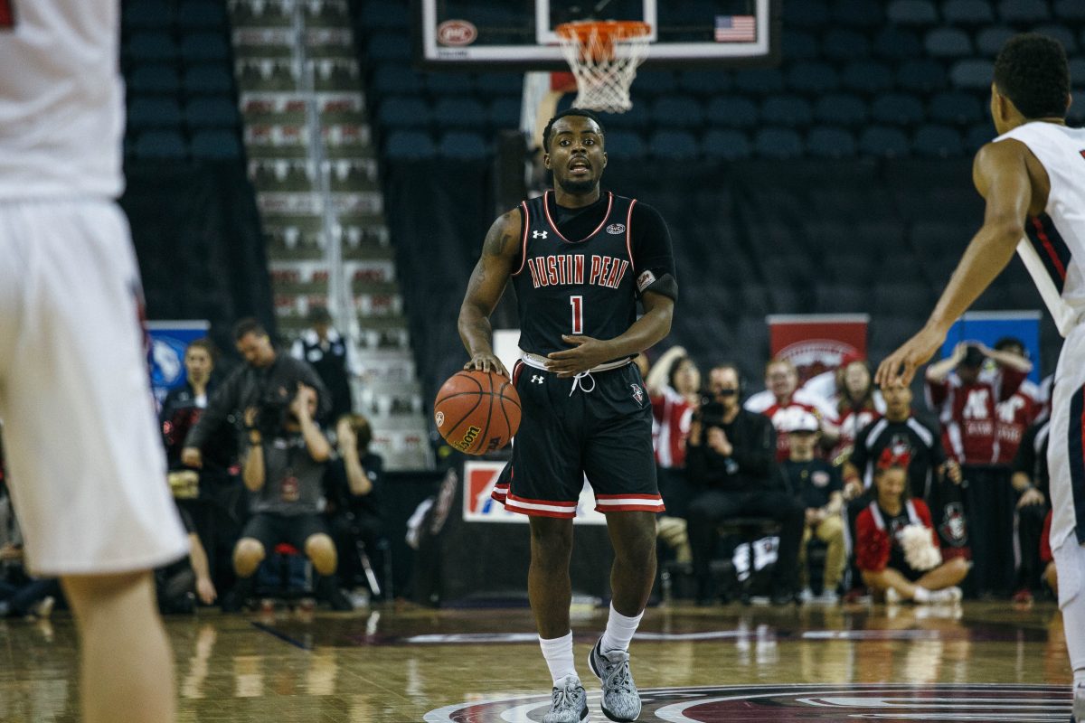 Senior Tre' Ivory reads the court in APSU's 2018 OVC Semifinal loss to Belmont on Friday, March 1.  BENJAMIN LITTLE | THE ALL STATE