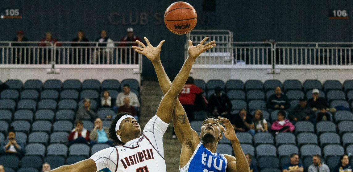 Terry Taylor gets the action under way in the 2018 OVC Quarterfinal. STAFF PHOTOGRAPHER | THE ALL STATE