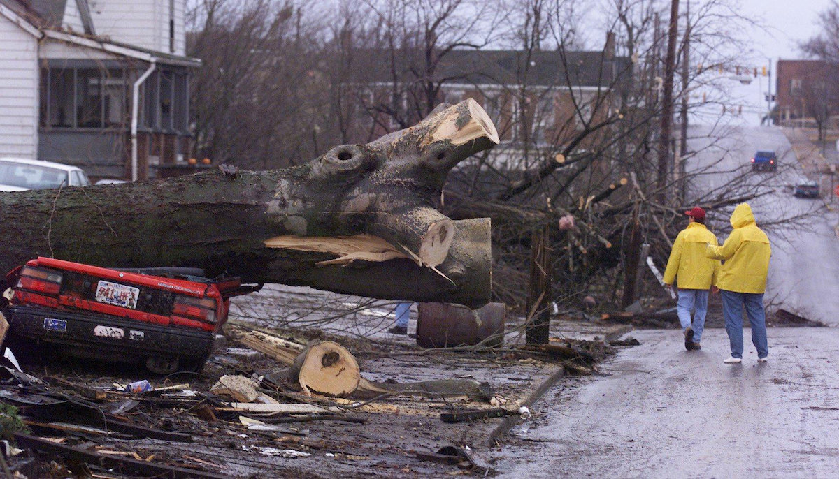 Insurance adjusters started to survey the damage in the fringe area of downtown Clarksville. (Larry McCormack / The Tennessean) 1/27/1999