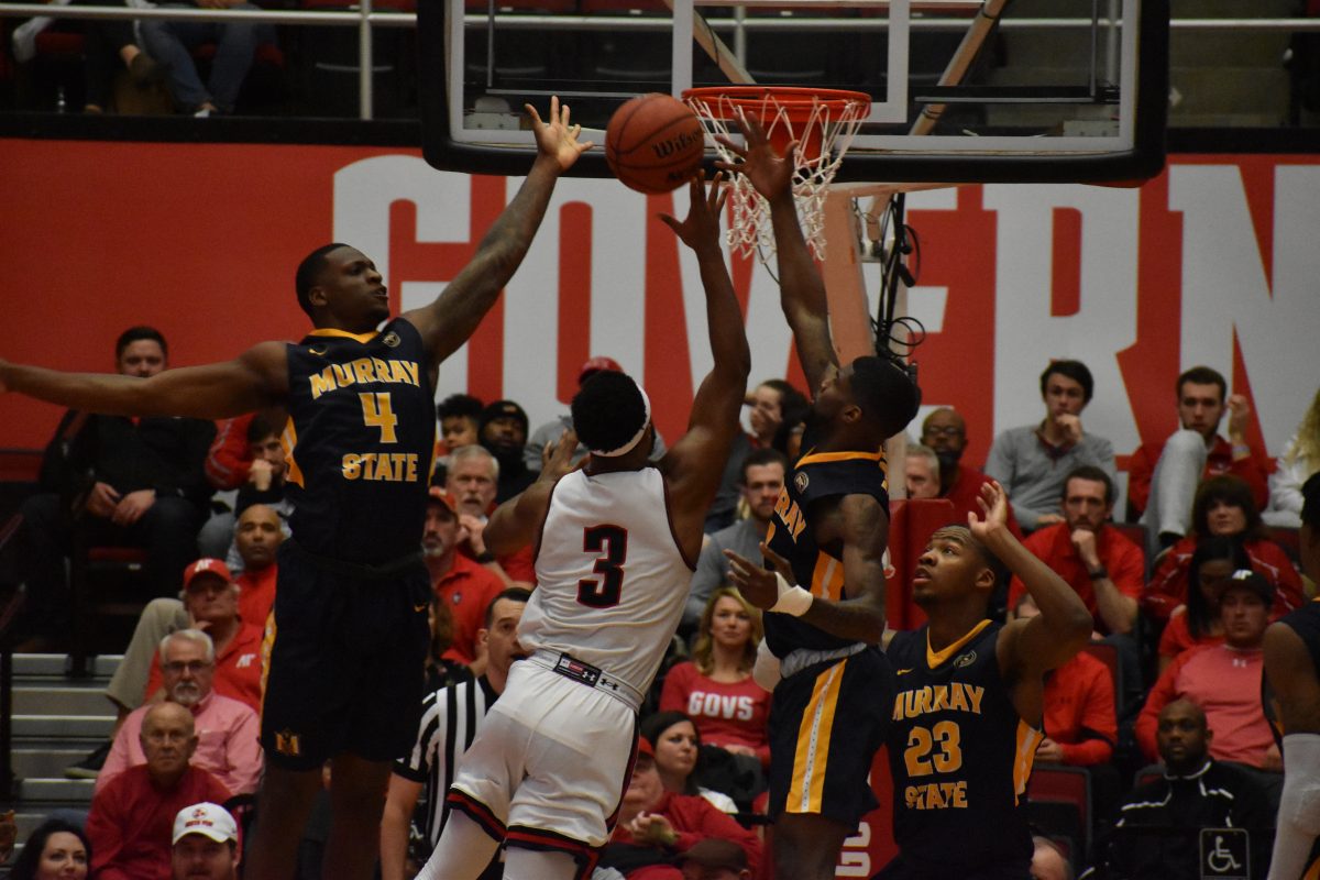 Chris Porter-Bunton looks for a finish against Mu**ay State on Thursday, Feb. 14. ANGEL POWELL | THE ALL STATE