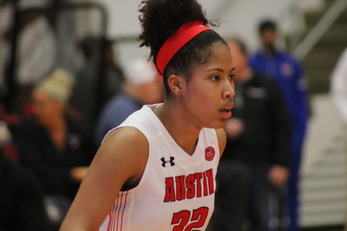 Brianah Ferby assess the court in the Govs home win over Tennessee State on Thursday, Jan. 24 BRIANA ELLIOT | THE ALL STATE