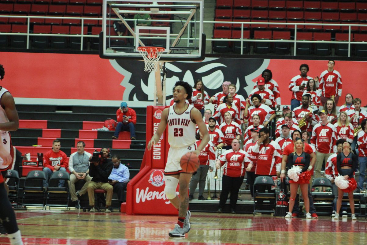 Steve Harris moves the ball down the court as the Govs down visiting SEMO on Thursday, Feb.  21. ANGEL POWELL | THE ALL STATE