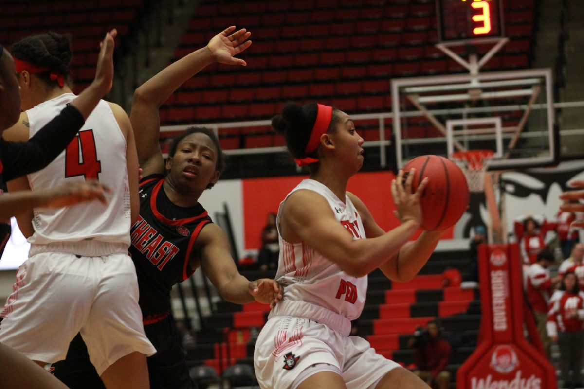 Govs snag win despite struggling shooting