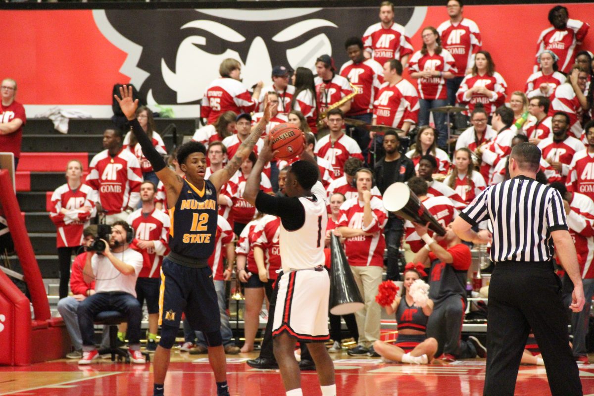 Tre' Ivory looks for an opening in APSU's home affair with Mu**ay State in the 2017-18 season. STAFF PHOTOGRAPHER | THE ALL STATE