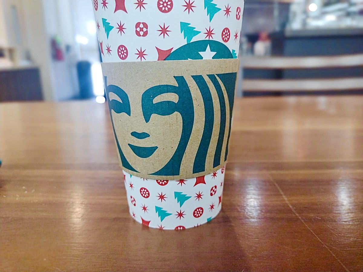 Sip in the Holiday Cheer with Starbucks' Holiday Drinks: A review of your favorite drinks