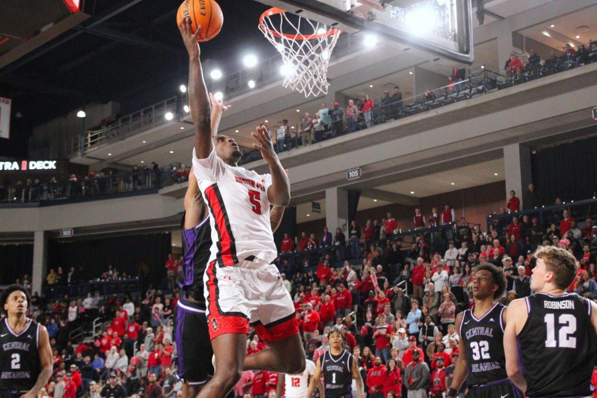 Rashaud Marshall goes up for two in Austin Peay's 93-88 loss to Central Arkansas on Feb. 25, 2026